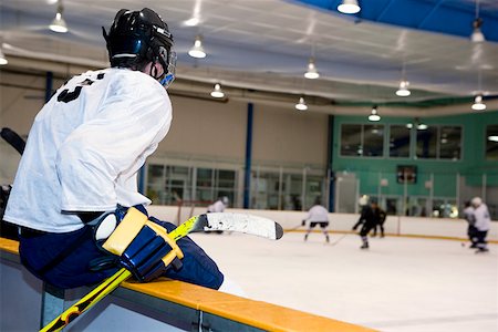 simsearch:625-01038051,k - Side profile of an ice hockey player watching ice hockey Stock Photo - Premium Royalty-Free, Code: 625-01744770