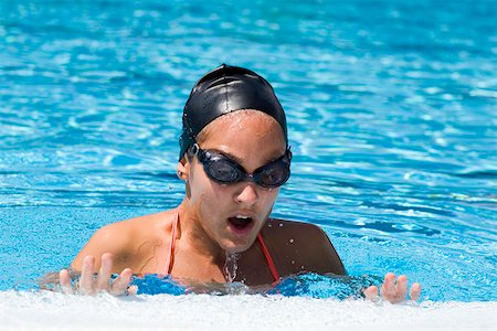 simsearch:625-01038267,k - Young woman leaning on the ledge of a swimming pool Stock Photo - Premium Royalty-Free, Code: 625-01744844