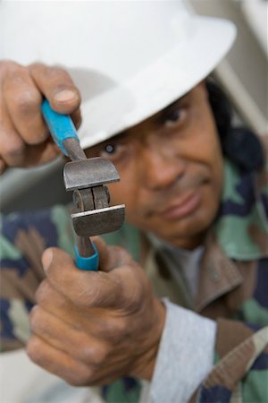 simsearch:625-01745814,k - Portrait of a mature man holding a wire cutter Stock Photo - Premium Royalty-Free, Code: 625-01745761