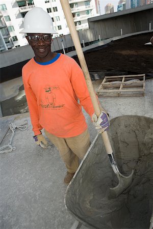 simsearch:625-01745814,k - Mid adult man standing and holding a shovel Stock Photo - Premium Royalty-Free, Code: 625-01745808