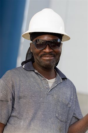 simsearch:625-01745814,k - Close-up of a mature man with a pair of eyeglasses and a hardhat Stock Photo - Premium Royalty-Free, Code: 625-01745835
