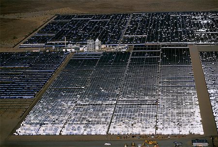 solar power usa - Solar power via parabolic trough mirrors, Daggett, California Foto de stock - Sin royalties Premium, Código: 625-01745902