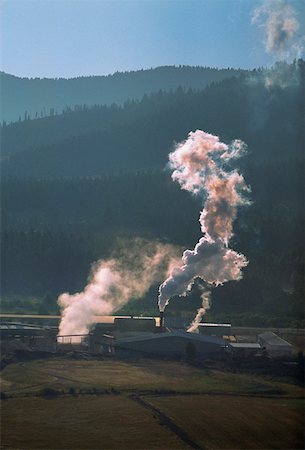smokestack environment mountain - Large commercial sawmill, Idaho, USA Foto de stock - Sin royalties Premium, Código: 625-01745962