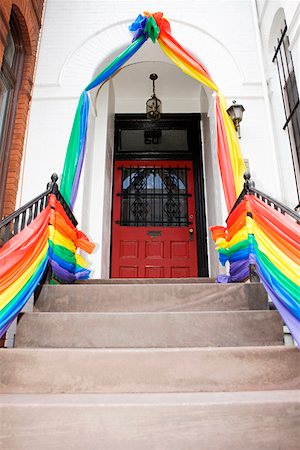 simsearch:625-01038429,k - Gay pride flag decoration leading to a door Foto de stock - Sin royalties Premium, Código: 625-01746319