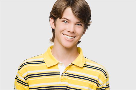 simsearch:625-01746920,k - Portrait of a teenage boy smiling Foto de stock - Sin royalties Premium, Código: 625-01746532