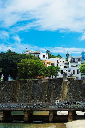 simsearch:625-01747452,k - Buildings along a castle, Morro Castle, Old San Juan, San Juan, Puerto Rico Fotografie stock - Premium Royalty-Free, Codice: 625-01746651