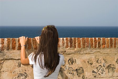 san juan - Vue arrière d'une jeune femme regardant par dessus un mur de château, château de Morro, vieux San Juan, San Juan, Puerto Rico Photographie de stock - Premium Libres de Droits, Code: 625-01746679
