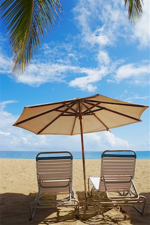 san juan - Zwei freien Stühle und ein Sonnenschirm für den Strand, Ocean Park El Condado, San Juan, Puerto Rico Stockbilder - Premium RF Lizenzfrei, Bildnummer: 625-01746872