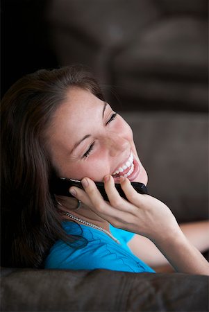 simsearch:625-01092988,k - Side profile of a young woman talking on a mobile phone Foto de stock - Royalty Free Premium, Número: 625-01747289