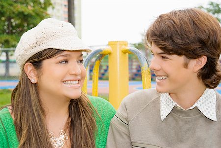 simsearch:625-01747785,k - Close-up of a young woman and a teenage boy looking at each other and smiling Foto de stock - Sin royalties Premium, Código: 625-01747312