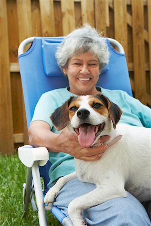 simsearch:625-01096495,k - Portrait of a senior woman with a dog and smiling Fotografie stock - Premium Royalty-Free, Codice: 625-01747328