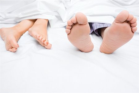 Close-up of a couple's feet on the bed Stock Photo - Premium Royalty-Free, Code: 625-01747444