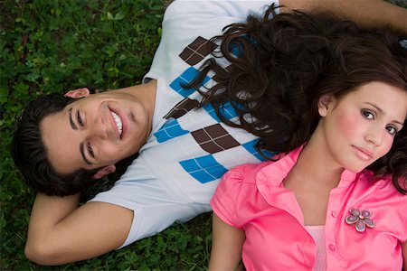 simsearch:625-01746515,k - High angle view of a young couple lying in a park Fotografie stock - Premium Royalty-Free, Codice: 625-01747544