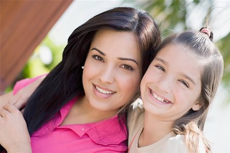 simsearch:625-01748789,k - Portrait of a girl with her mother smiling Foto de stock - Royalty Free Premium, Número: 625-01748160