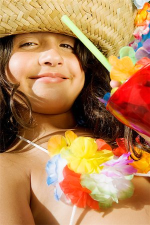 simsearch:625-01748891,k - Porträt eines Mädchens mit einem Glas Mocktail und grinst Stockbilder - Premium RF Lizenzfrei, Bildnummer: 625-01748720
