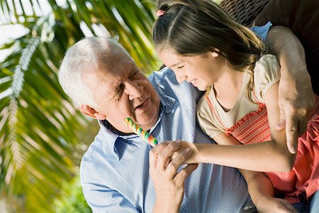 simsearch:625-01746794,k - Girl sitting with her grandfather and holding a candy Foto de stock - Royalty Free Premium, Número: 625-01748829