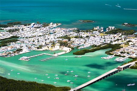 simsearch:625-01749775,k - Vue aérienne d'une ville par la mer, Florida Keys, en Floride, USA Photographie de stock - Premium Libres de Droits, Code: 625-01749448