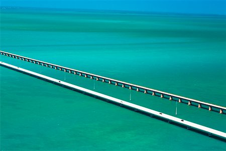 simsearch:625-01749456,k - High angle view of two bridges over the sea, Florida Keys, Florida, USA Foto de stock - Sin royalties Premium, Código: 625-01749470