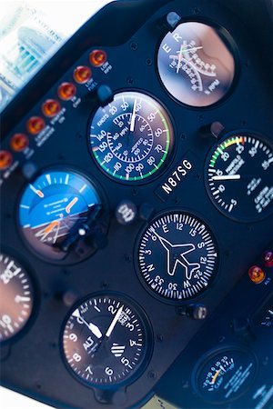 Close-up of dial gauges of an airplane Foto de stock - Sin royalties Premium, Código: 625-01749524