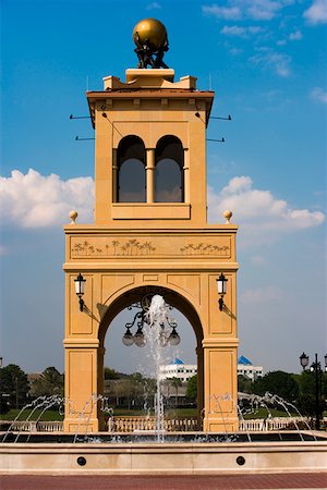 simsearch:625-01749798,k - Low angle view of a monument, Altamonte Springs, Orlando, Florida, USA Foto de stock - Sin royalties Premium, Código: 625-01749622