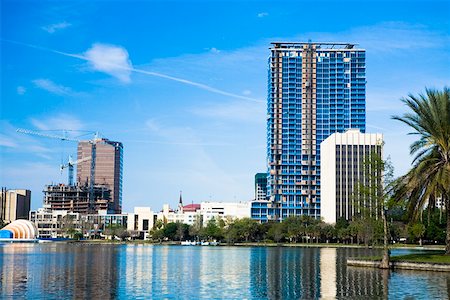 Bâtiments à front de mer, lac Eola, Orlando, Floride, USA Photographie de stock - Premium Libres de Droits, Code: 625-01749646