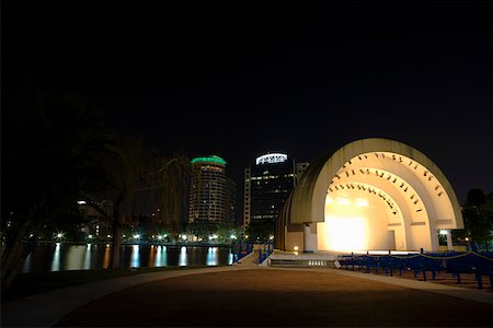 Bâtiment illuminé la nuit, Orlando, Florida, USA Photographie de stock - Premium Libres de Droits, Code: 625-01749658