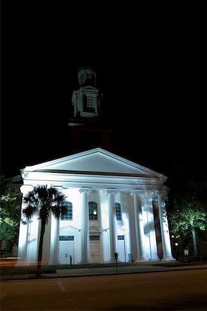 Vue faible angle d'un bâtiment éclairé la nuit, Orlando, Florida, USA Photographie de stock - Premium Libres de Droits, Code: 625-01749695