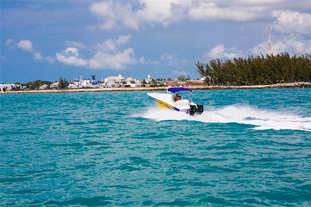 simsearch:625-01749775,k - Bateau à moteur se déplaçant dans la mer, Key West, Floride, USA Photographie de stock - Premium Libres de Droits, Code: 625-01749774