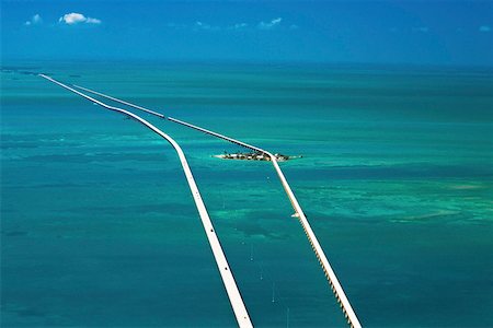 florida keys - Vue aérienne de deux ponts au-dessus de la mer, Florida Keys, en Floride, USA Photographie de stock - Premium Libres de Droits, Code: 625-01749775