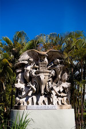 eagle statues - Close-up of a statue in front of palm trees, Plant Park, University Of Tampa, Tampa, Florida, USA Stock Photo - Premium Royalty-Free, Code: 625-01749813