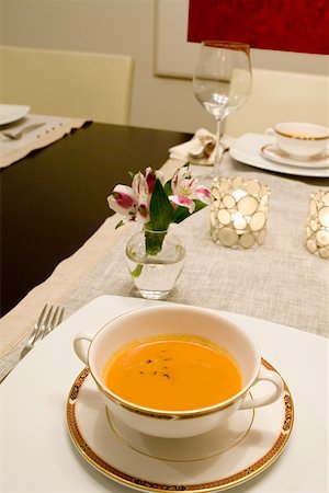 simsearch:630-02220328,k - High angle view of soup in a bowl on a dining table Fotografie stock - Premium Royalty-Free, Codice: 625-01743611