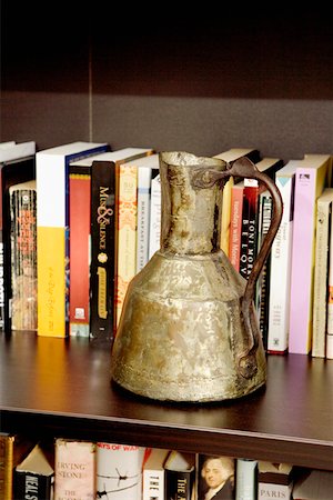 simsearch:625-01743767,k - Close-up of an old pitcher in front of books in a shelf Stock Photo - Premium Royalty-Free, Code: 625-01743649