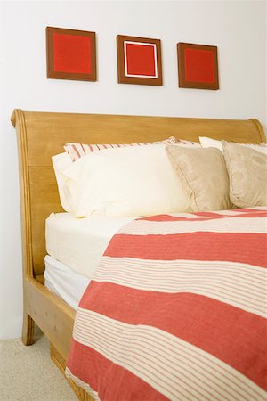 simsearch:625-01743860,k - Cushions and pillows on the bed Foto de stock - Sin royalties Premium, Código: 625-01743870