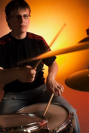 Male drummer playing drums Foto de stock - Sin royalties Premium, Código: 625-01743967