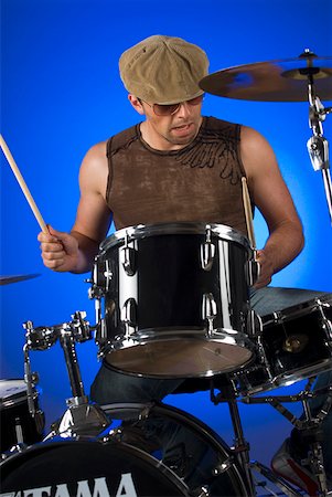 drummer (männlich und weiblich) - Männlicher Schlagzeuger Schlagzeug spielen Stockbilder - Premium RF Lizenzfrei, Bildnummer: 625-01743973