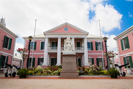 simsearch:625-01749997,k - Statue on a pedestal in front of a government building, Parliament Nassau, Bahamas Foto de stock - Royalty Free Premium, Número: 625-01750004