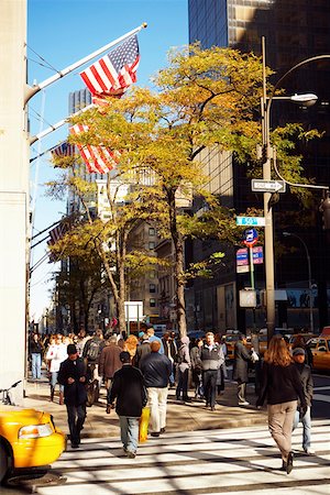 simsearch:625-01750867,k - Group of people walking on a road Brooklyn, New York City, New York State, USA Foto de stock - Sin royalties Premium, Código: 625-01750298