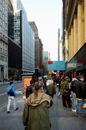 simsearch:625-01750194,k - Group of people walking on the walkway, New York City, New York State, USA Foto de stock - Sin royalties Premium, Código: 625-01750319