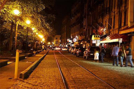 simsearch:625-01750377,k - Cars in front of buildings, Savannah, Georgia, USA Foto de stock - Sin royalties Premium, Código: 625-01750383