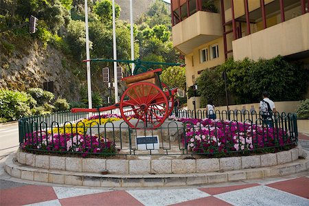 simsearch:625-01750423,k - Horse cart in front of a building Monte Carlo, Monaco Foto de stock - Sin royalties Premium, Código: 625-01750423