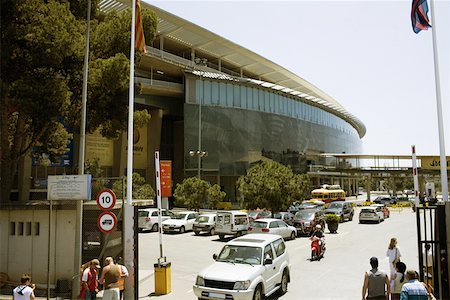 simsearch:625-01750837,k - Cars parked in front of a building, Barcelona, Spain Foto de stock - Sin royalties Premium, Código: 625-01750487