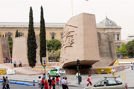 simsearch:625-01750867,k - Carved rock in front of a building, Barcelona, Spain Foto de stock - Sin royalties Premium, Código: 625-01750539