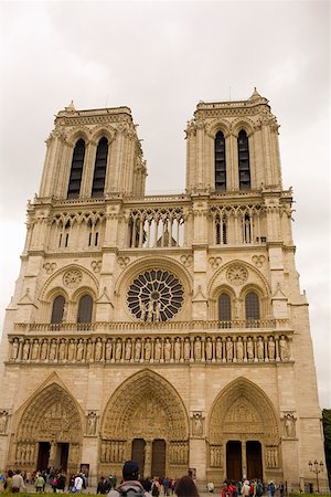 simsearch:841-02704859,k - Low angle view of a cathedral, Notre Dame Cathedral, Paris, France Foto de stock - Sin royalties Premium, Código: 625-01750630