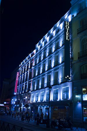 simsearch:625-01750867,k - Low angle view of a hotel lit up at night, Madrid, Spain Foto de stock - Sin royalties Premium, Código: 625-01750815