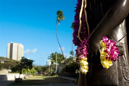 Gros plan d'une guirlande accrochée à une statue, Honolulu, Oahu, archipel de Hawaii, États-Unis Photographie de stock - Premium Libres de Droits, Code: 625-01750906