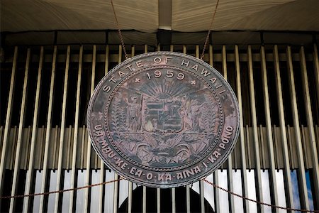 Gros plan d'un bouclier de l'Etat de Hawaï, îles Hawaii, USA, Oahu, Honolulu, Hawaii State Capitol Photographie de stock - Premium Libres de Droits, Code: 625-01750977