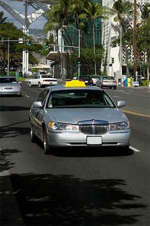 simsearch:625-01751232,k - Taxi moving on the road, Honolulu Oahu, Hawaii Islands, USA Foto de stock - Sin royalties Premium, Código: 625-01751011