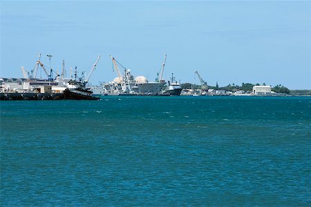 pearl harbour - Military ships at a commercial dock, Pearl Harbor, Honolulu, Oahu, Hawaii Islands, USA Stock Photo - Premium Royalty-Free, Code: 625-01751048