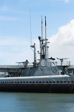 pearl harbour - Military ship near a bridge, USS Bowfin, Pearl Harbor, Honolulu, Oahu, Hawaii Islands, USA Stock Photo - Premium Royalty-Free, Code: 625-01751116