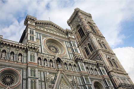 simsearch:625-01751322,k - Low angle view of a cathedral, Duomo Santa Maria Del Fiore, Florence, Italy Fotografie stock - Premium Royalty-Free, Codice: 625-01751305